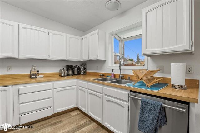 2601 W 32nd Avenue, Anchorage, AK 99517