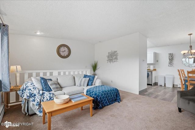 2601 W 32nd Avenue, Anchorage, AK 99517