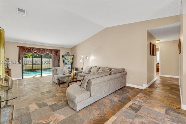 6302 NW 201st Ter, Hialeah, FL 33015