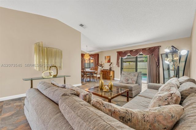 6302 NW 201st Ter, Hialeah, FL 33015