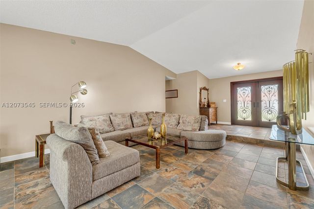 6302 NW 201st Ter, Hialeah, FL 33015