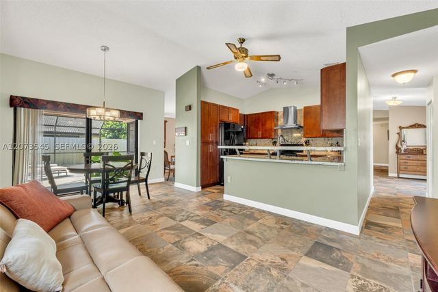 6302 NW 201st Ter, Hialeah, FL 33015