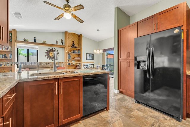 6302 NW 201st Ter, Hialeah, FL 33015