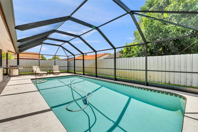 6302 NW 201st Ter, Hialeah, FL 33015