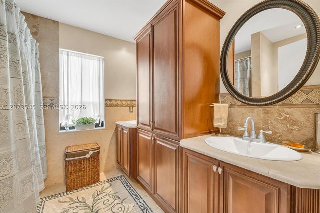6302 NW 201st Ter, Hialeah, FL 33015