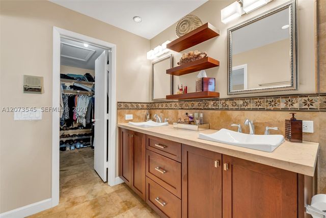 6302 NW 201st Ter, Hialeah, FL 33015