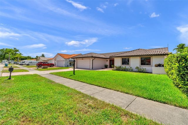 6302 NW 201st Ter, Hialeah, FL 33015
