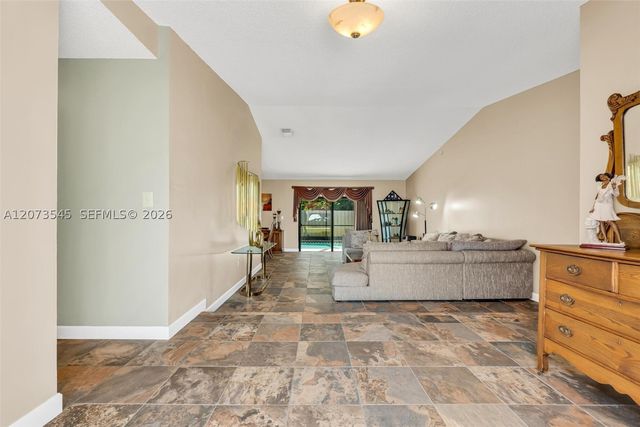 6302 NW 201st Ter, Hialeah, FL 33015