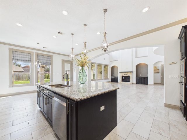 2221 Dove Haven Lane, League City, TX 77573