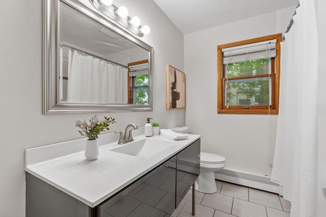 318 8th Avenue NE, Minneapolis, MN 55413