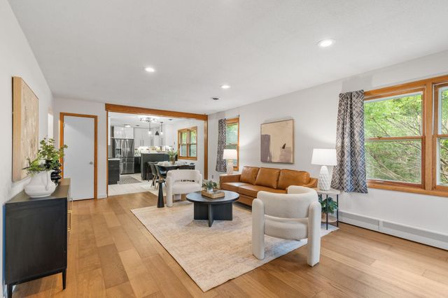 318 8th Avenue NE, Minneapolis, MN 55413