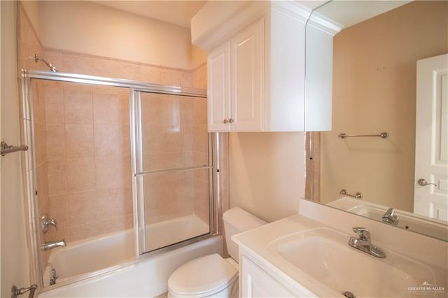 800 Sunset Drive B15, Mcallen, TX 78503