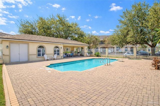 800 Sunset Drive B15, Mcallen, TX 78503