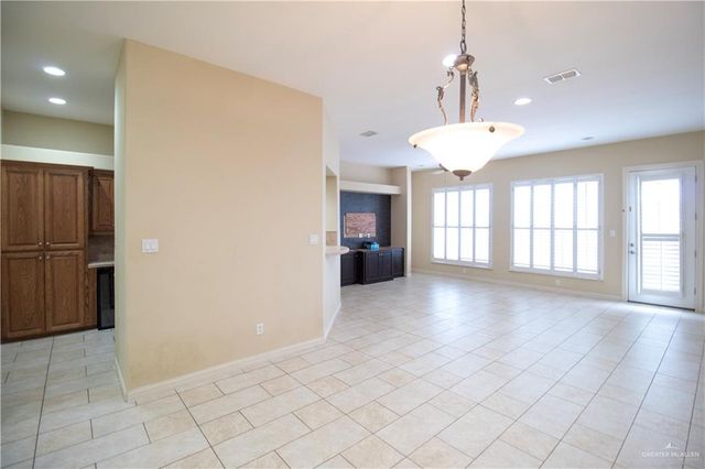 800 Sunset Drive B15, Mcallen, TX 78503