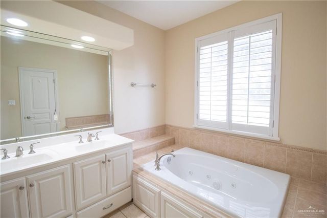 800 Sunset Drive B15, Mcallen, TX 78503