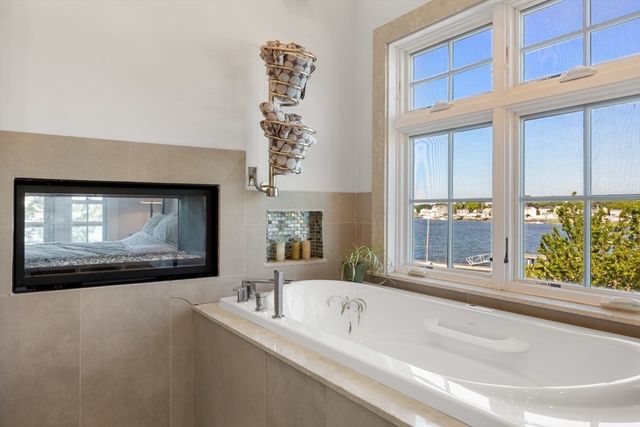 358 Rock Island Rd, Quincy, MA 02169