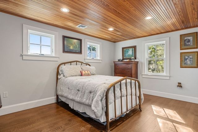 358 Rock Island Rd, Quincy, MA 02169