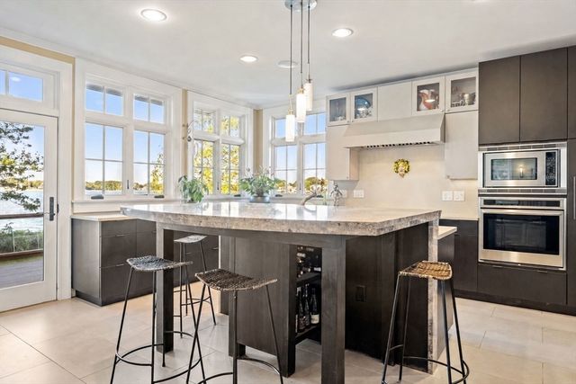 358 Rock Island Rd, Quincy, MA 02169