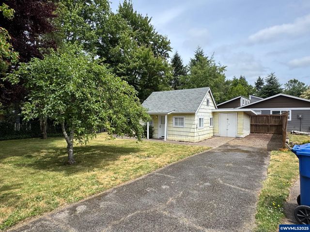 2752 Summer St SE, Salem, OR 97302