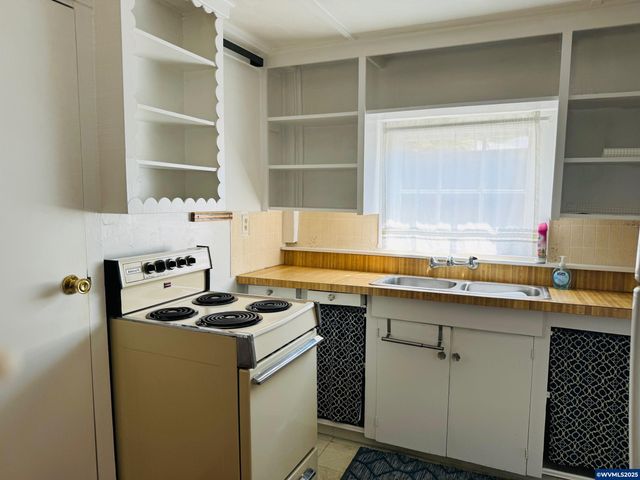 2752 Summer St SE, Salem, OR 97302