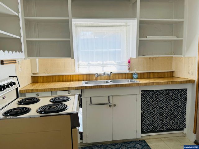 2752 Summer St SE, Salem, OR 97302