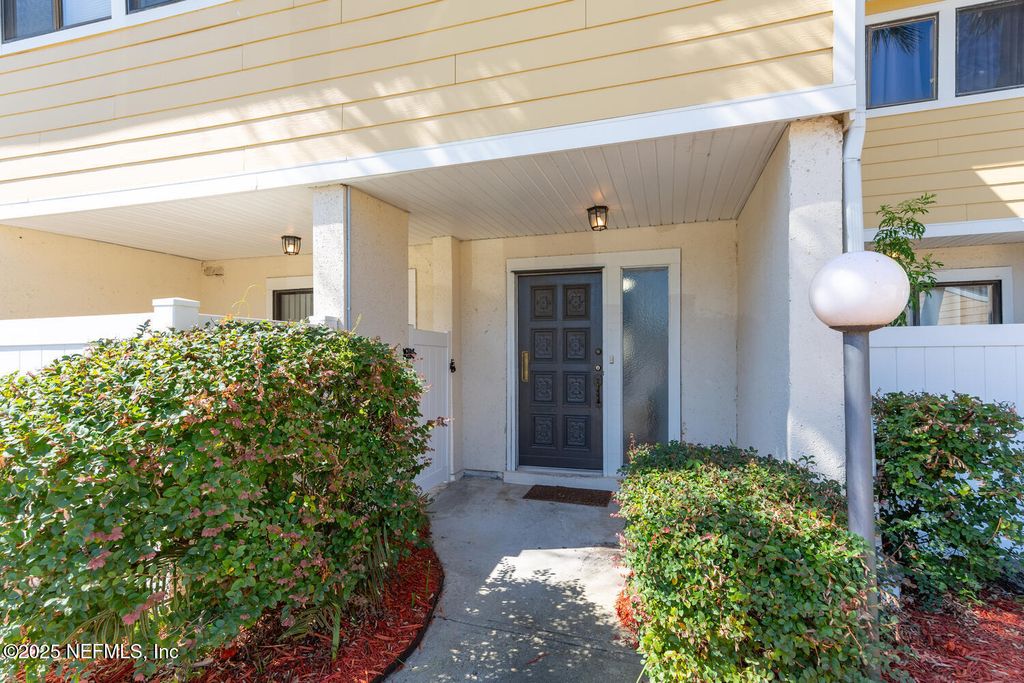 7962 LOS ROBLES Court, 7962, Jacksonville, FL 32256