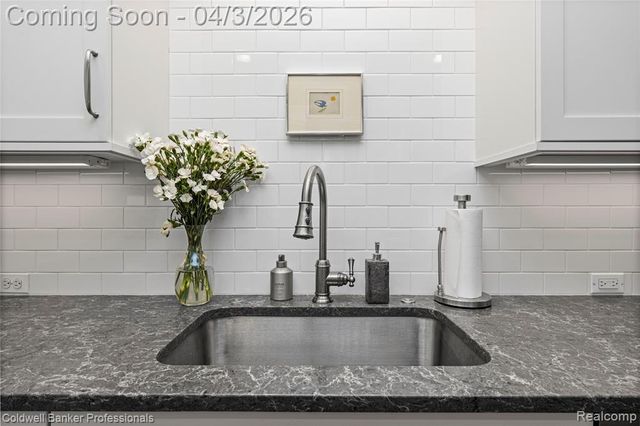 10002 Harbor Place Drive, Saint Clair Shores, MI 48080