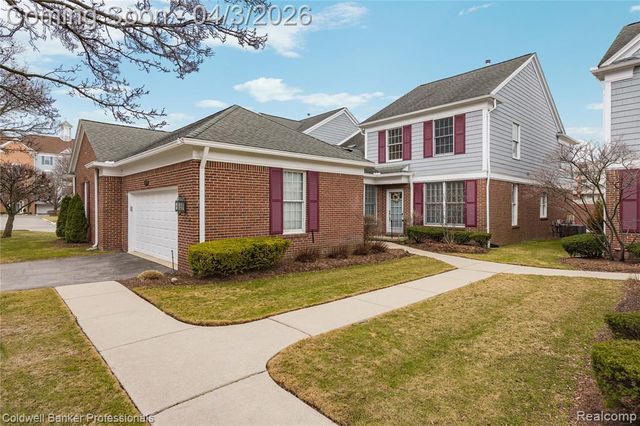 10002 Harbor Place Drive, Saint Clair Shores, MI 48080