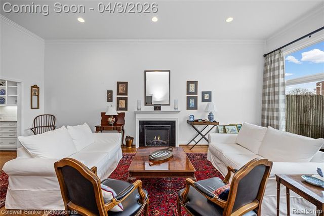 10002 Harbor Place Drive, Saint Clair Shores, MI 48080
