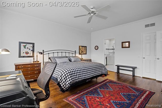 10002 Harbor Place Drive, Saint Clair Shores, MI 48080