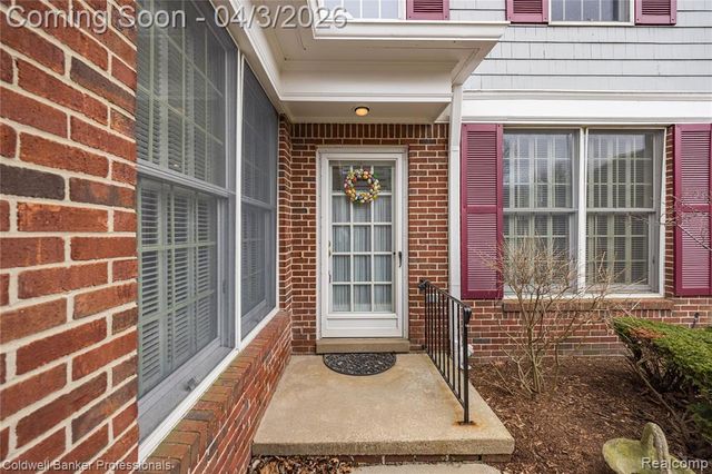 10002 Harbor Place Drive, Saint Clair Shores, MI 48080