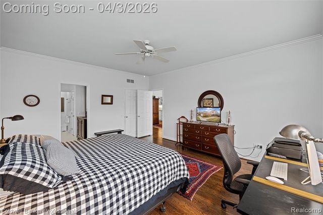 10002 Harbor Place Drive, Saint Clair Shores, MI 48080