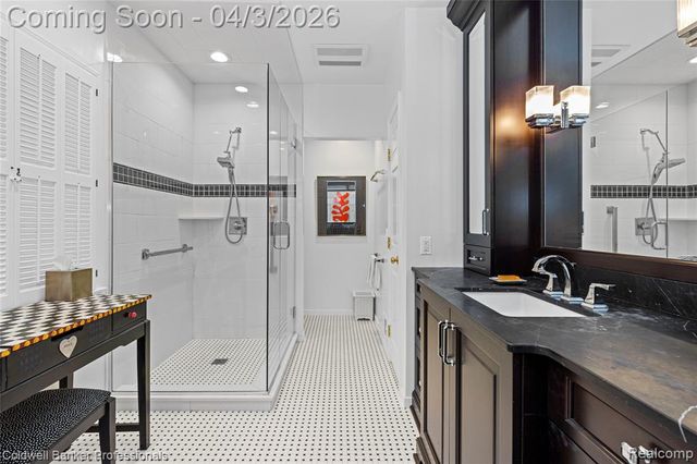 10002 Harbor Place Drive, Saint Clair Shores, MI 48080