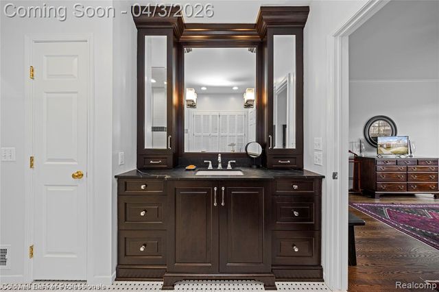 10002 Harbor Place Drive, Saint Clair Shores, MI 48080