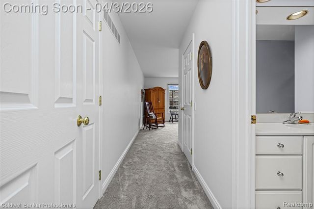10002 Harbor Place Drive, Saint Clair Shores, MI 48080
