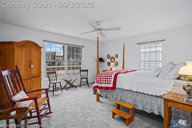10002 Harbor Place Drive, Saint Clair Shores, MI 48080