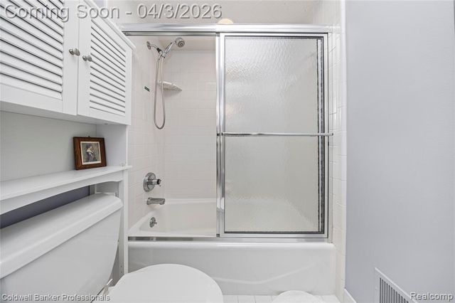 10002 Harbor Place Drive, Saint Clair Shores, MI 48080