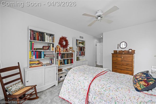 10002 Harbor Place Drive, Saint Clair Shores, MI 48080