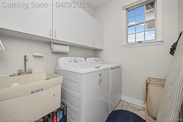 10002 Harbor Place Drive, Saint Clair Shores, MI 48080