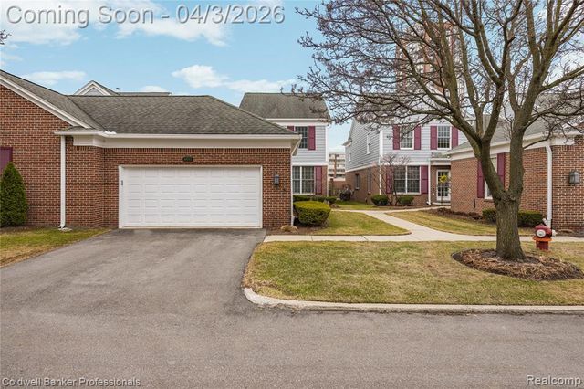10002 Harbor Place Drive, Saint Clair Shores, MI 48080