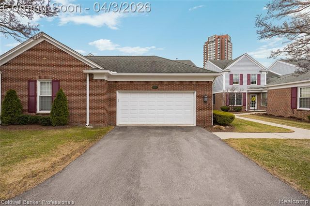 10002 Harbor Place Drive, Saint Clair Shores, MI 48080