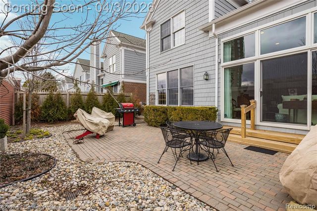 10002 Harbor Place Drive, Saint Clair Shores, MI 48080