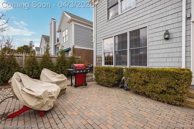 10002 Harbor Place Drive, Saint Clair Shores, MI 48080