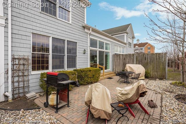 10002 Harbor Place Drive, Saint Clair Shores, MI 48080