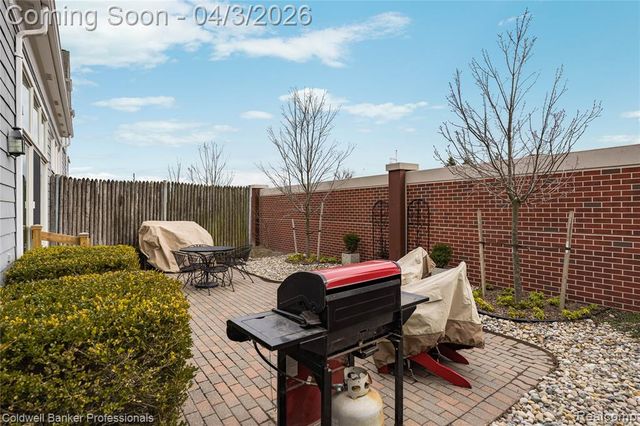 10002 Harbor Place Drive, Saint Clair Shores, MI 48080
