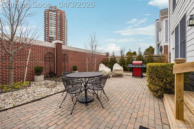 10002 Harbor Place Drive, Saint Clair Shores, MI 48080
