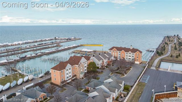 10002 Harbor Place Drive, Saint Clair Shores, MI 48080