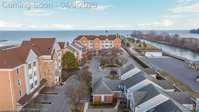 10002 Harbor Place Drive, Saint Clair Shores, MI 48080
