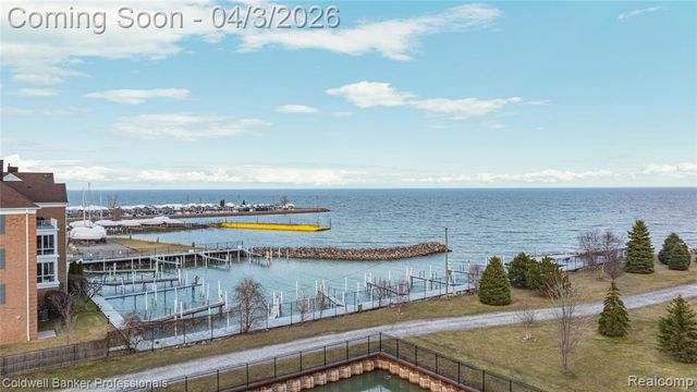 10002 Harbor Place Drive, Saint Clair Shores, MI 48080