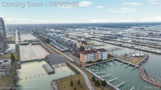 10002 Harbor Place Drive, Saint Clair Shores, MI 48080